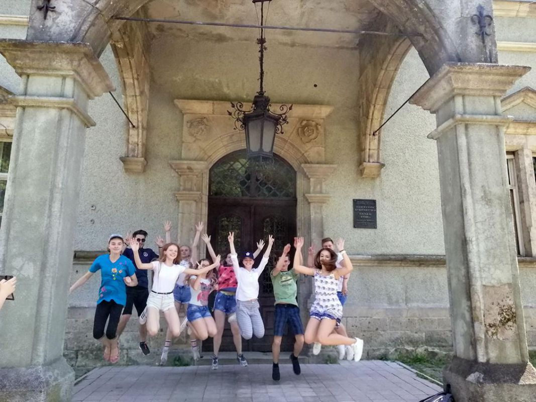 Одразу два замки на Мукачівщині відвідали учасники Літнього університету