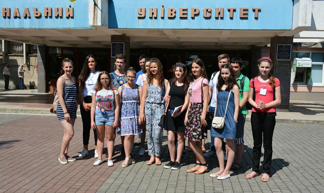 Побути в ролі журналіста, погратися з роботом та дізнатися таємниці Греко-католицького собору мали змогу учасники Літнього університету