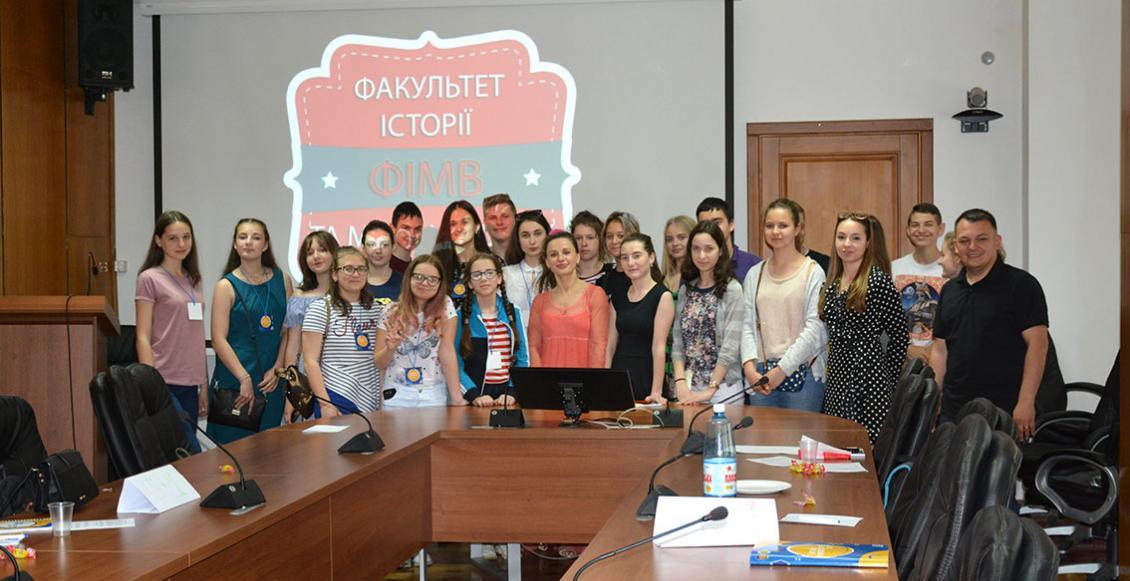 Знайомство з ФІМВ та спостереження за космічними тілами: школярі з Літнього університету продовжують пізнавати УжНУ