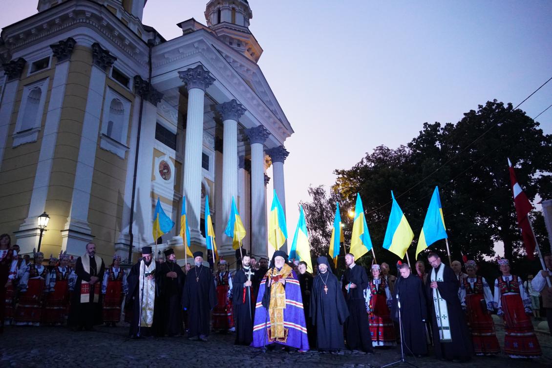 Ужгород зустрів світанок Дня Незалежності молитвою за Україну