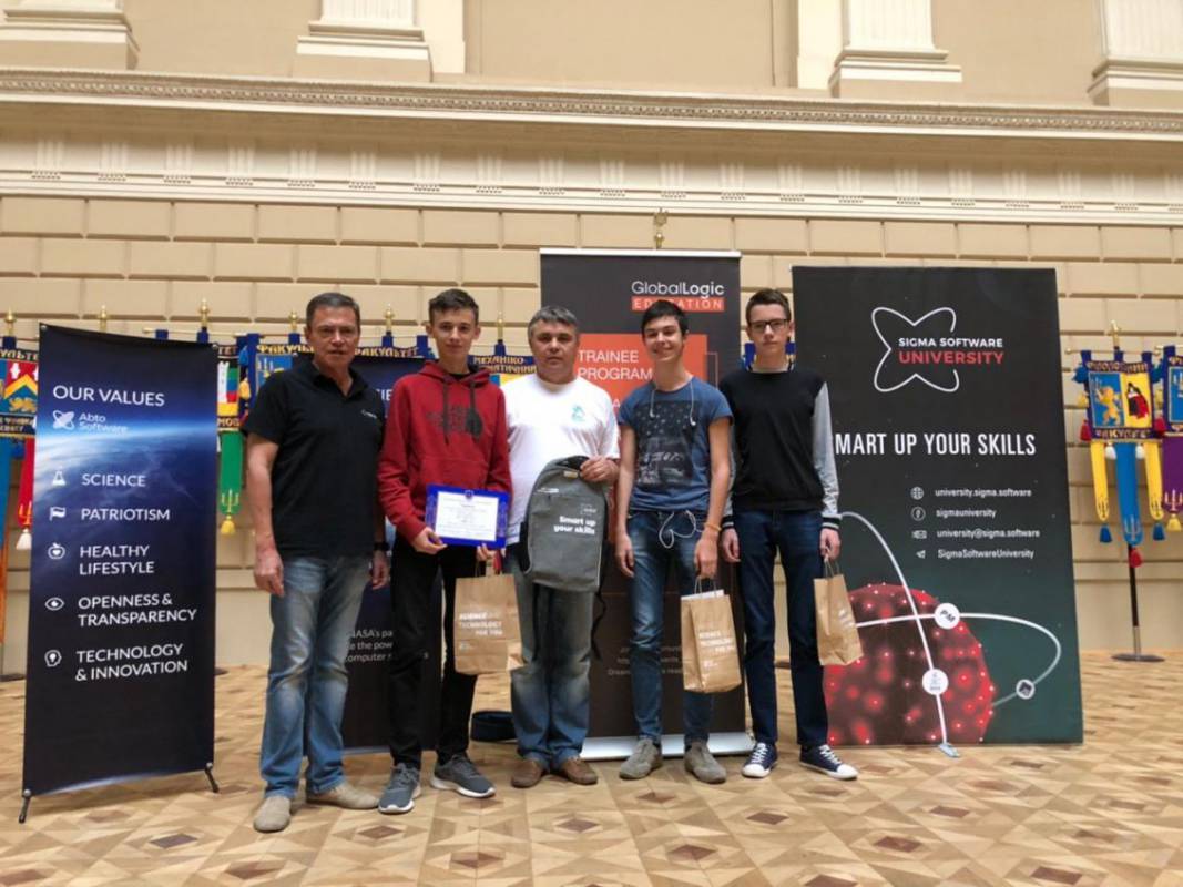 Ужгородські учні та студенти перемогли на змаганні з програмування у Львові