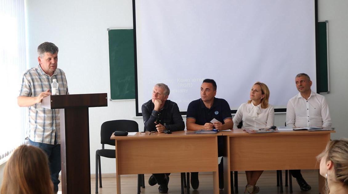 Кафедра журналістики УжНУ організувала першу в навчальному році міжнародну конференцію