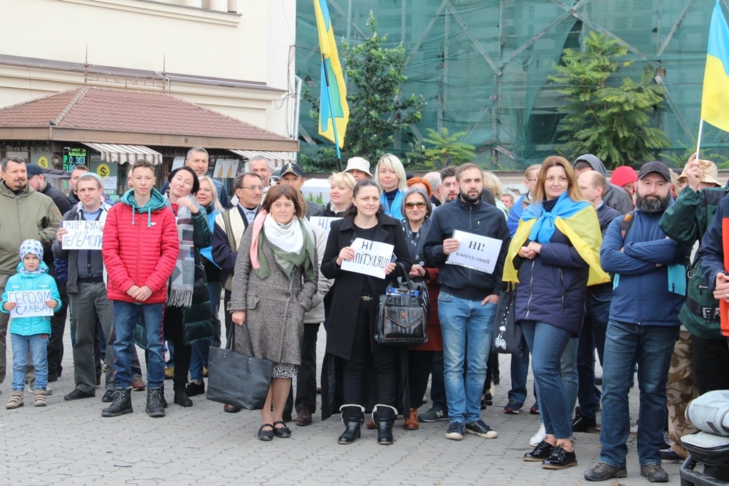 «#Ні_капітуляції»: Ужгород підтримав Усеукраїнську акцію протесту