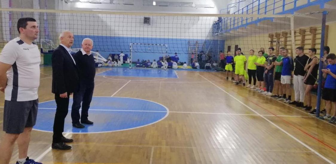 Фізичний факультет УжНУ вдруге влаштував благодійний волейбольний турнір