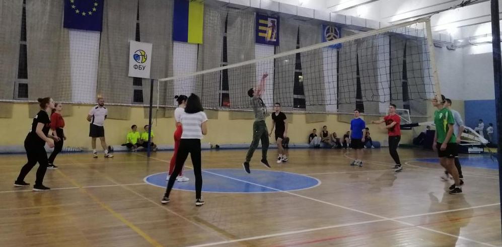 Фізичний факультет УжНУ вдруге влаштував благодійний волейбольний турнір
