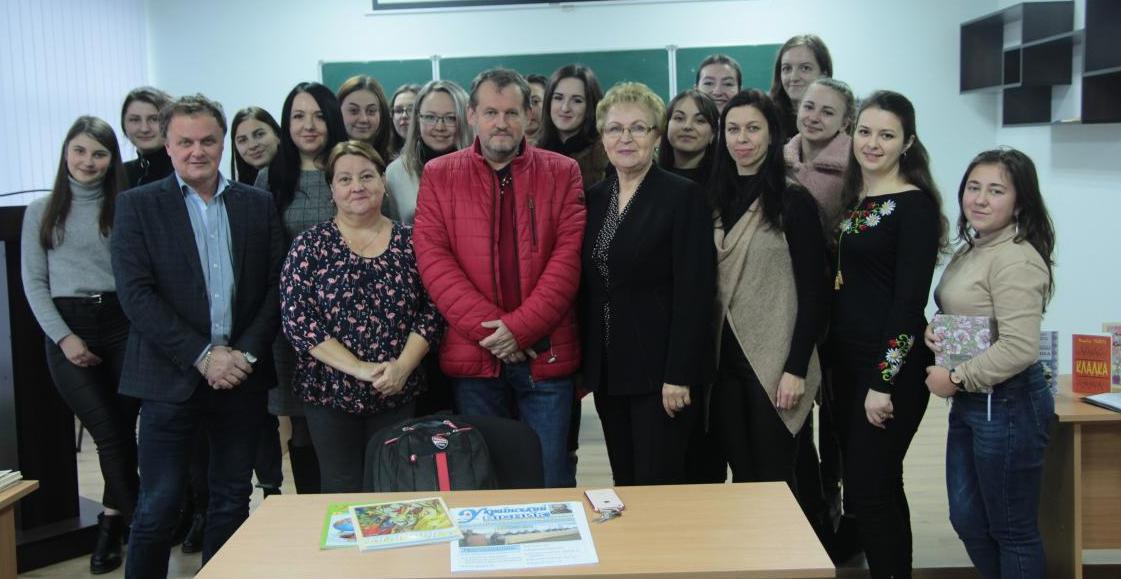 На філфаку спілкувалися з відомим українським письменником Румунії Михайлом Трайстою