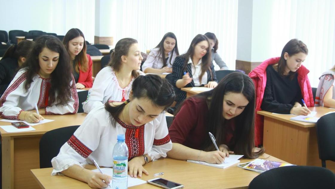 На філологічному факультеті відзначили Шевченківські дні та зустріли абітурієнтів