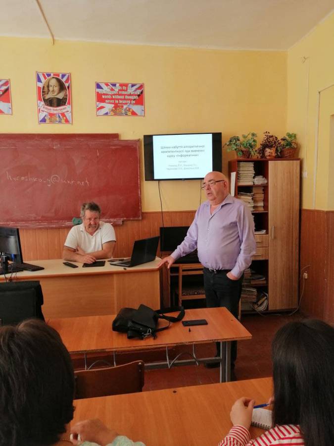Ужнівські айтівці організували семінари з інформатики для вчителів та учнів Хустщини й Міжгірщини