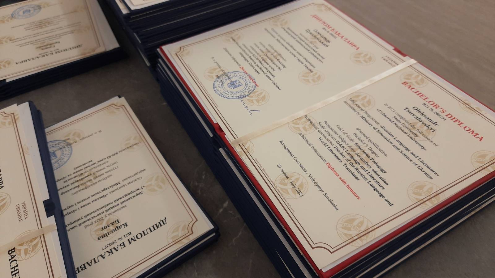 Якби випускників вітав Франко і Костенко: бакалаври філфаку – з дипломами!