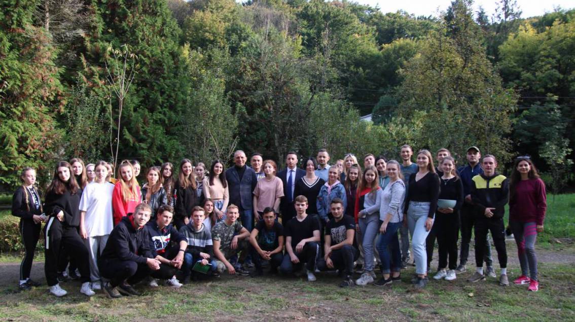 Відновили традиції й пофестивалили: медійники УжНУ наповнили свою «Інформаційну миску» на «Скалці» змістовним дозвіллям