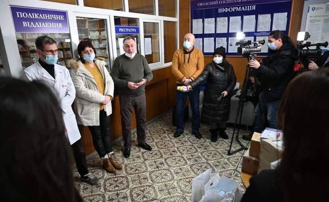 Спільними силами закарпатці заснували бібліотеку для військового шпиталю в Ужгороді