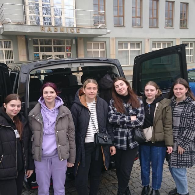 Студентки-богемістки УжНУ як волонтерки допомагають українським переселенцям у Чеській Республіці