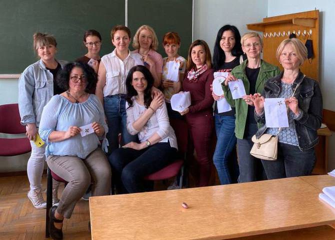 Маскувальні сітки в УжНУ – ще й під оберегами предків