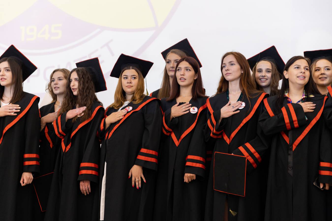 Бакалаври філологічного факультету отримали омріяні дипломи