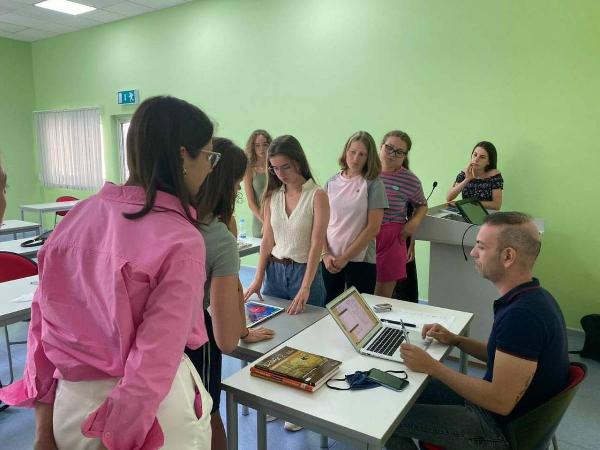 Студентки УжНУ пройшли літні курси з академічної англійської мови у великобританському університеті на Кіпрі