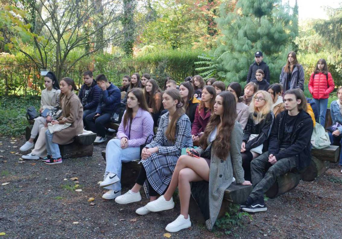 Біологи УжНУ спільно з ГО «Екосфера» влаштували екопікнік у ботсаду