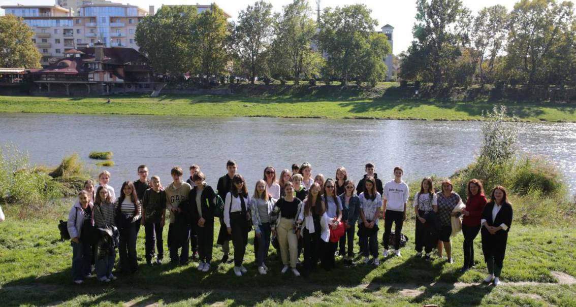 Науковці біологічного факультету вчили школярів проводити оцінку флористичного, фауністичного і мікробіологічного різноманіття