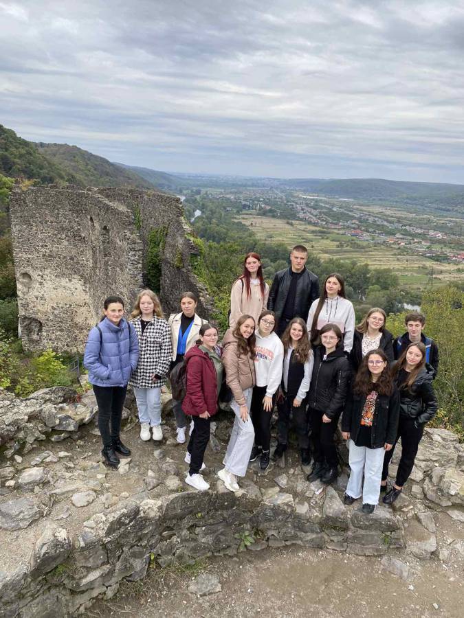 Студенти-історики екскурсували Невицьким замком