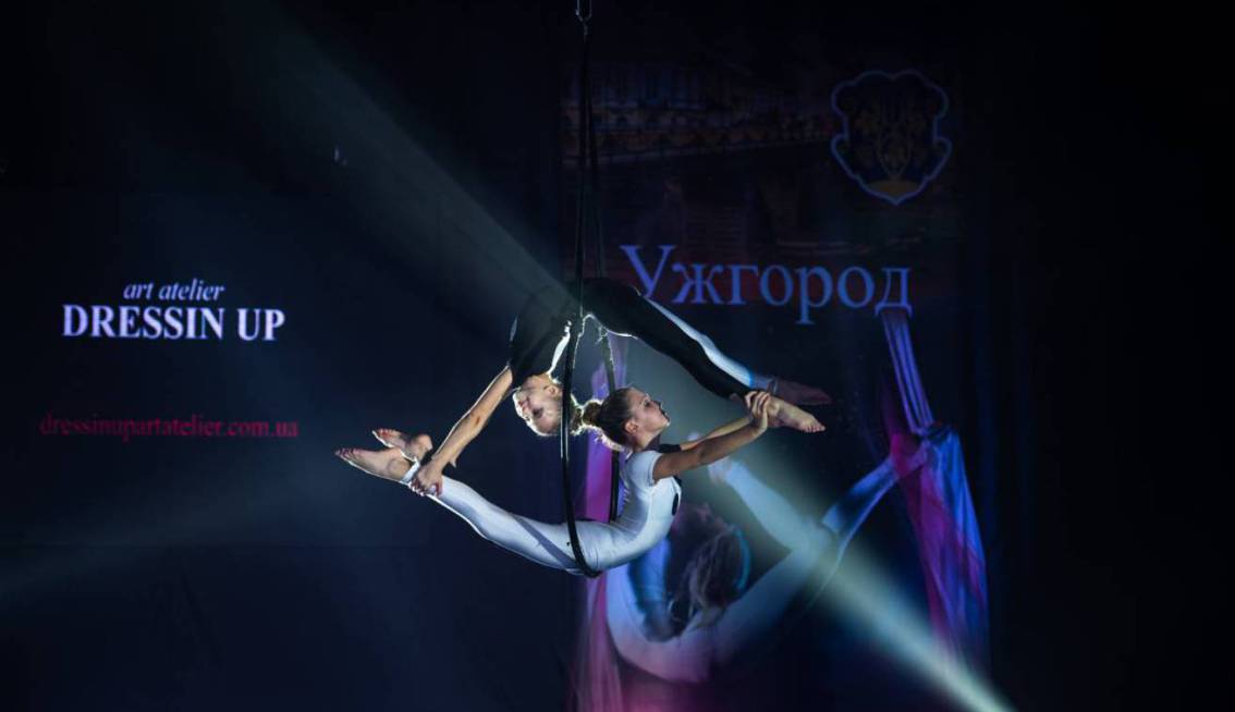 Кафедра інформатики та фізико-математичних дисциплін УжНУ виступила співорганізаторкою всеукраїнського чемпіонату з повітряної гімнастики «Magic air championship»