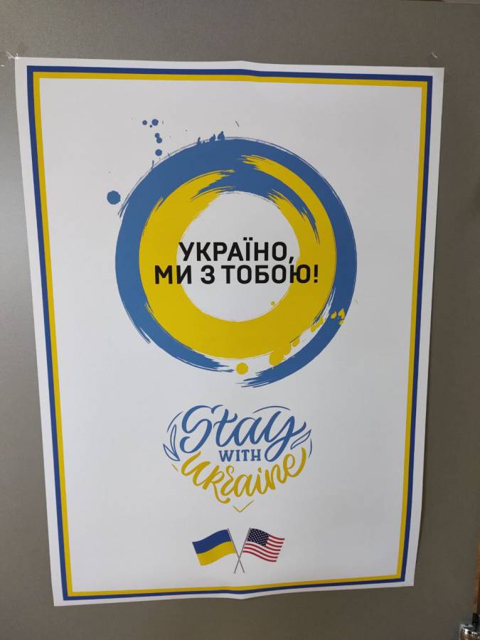 Дитячі малюнки зі США – на підтримку України: в УжНУ триває патріотична виставка