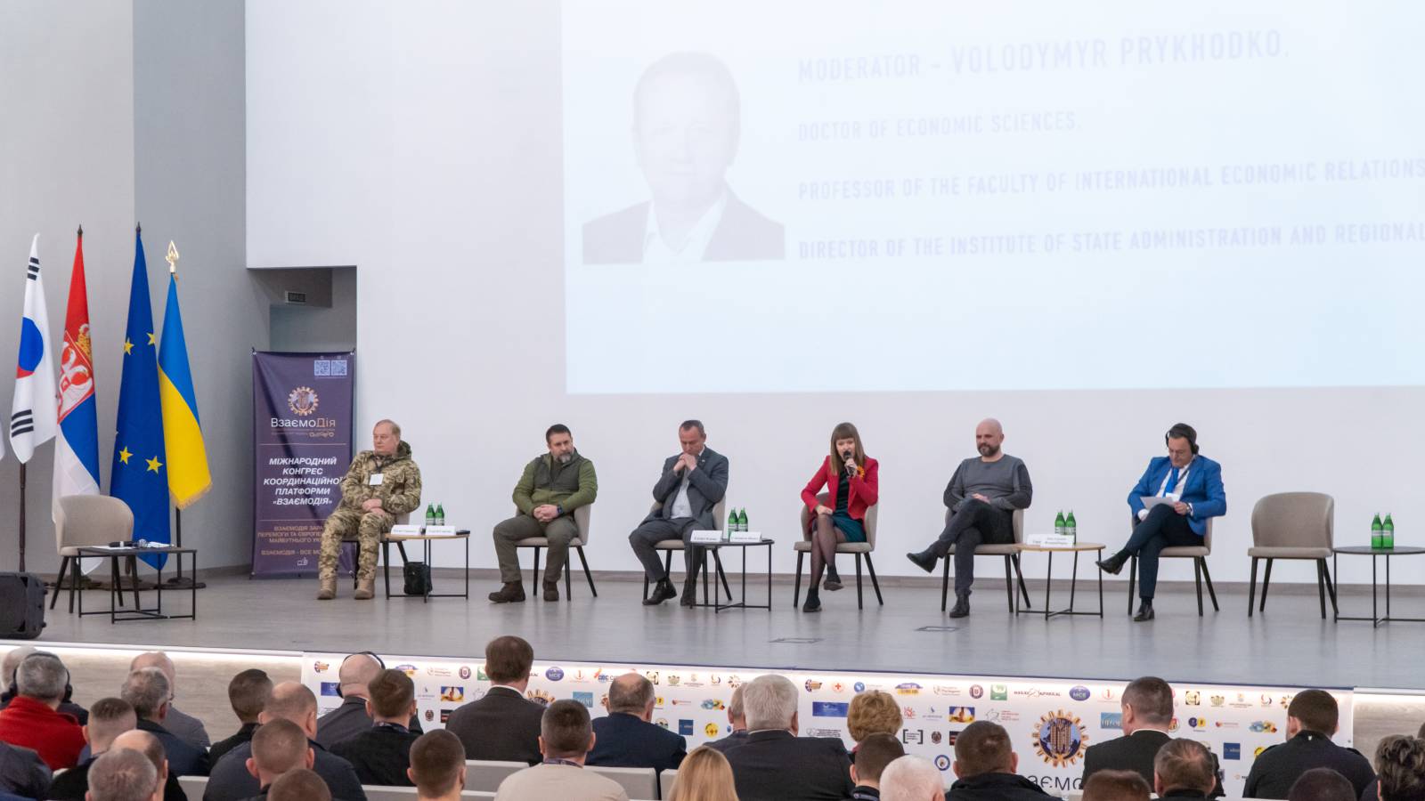 В Ужгородському університеті дискутували про взаємодію під час війни і для відновлення України
