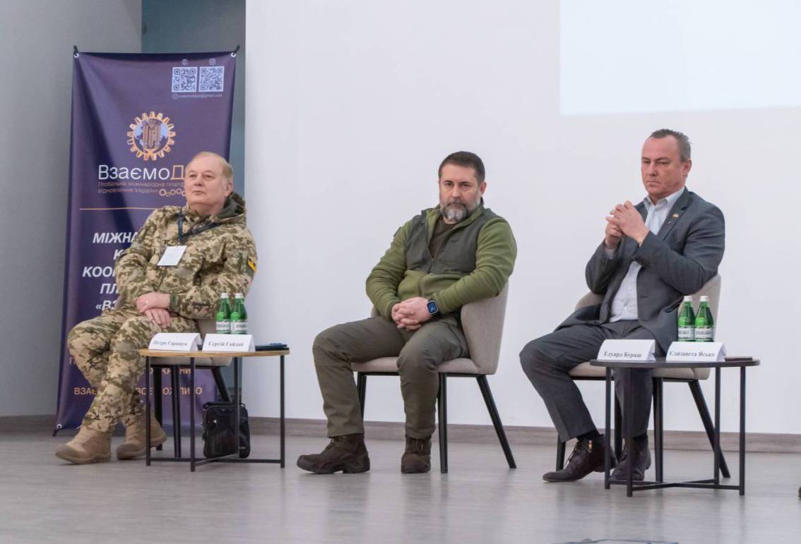 В Ужгородському університеті дискутували про взаємодію під час війни і для відновлення України