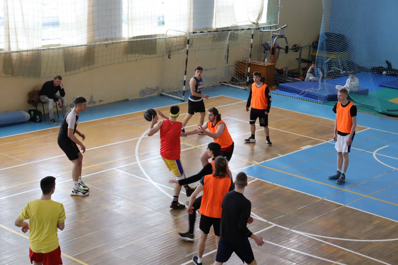 Факультети УжНУ змагалися в турнірі з баскетболу