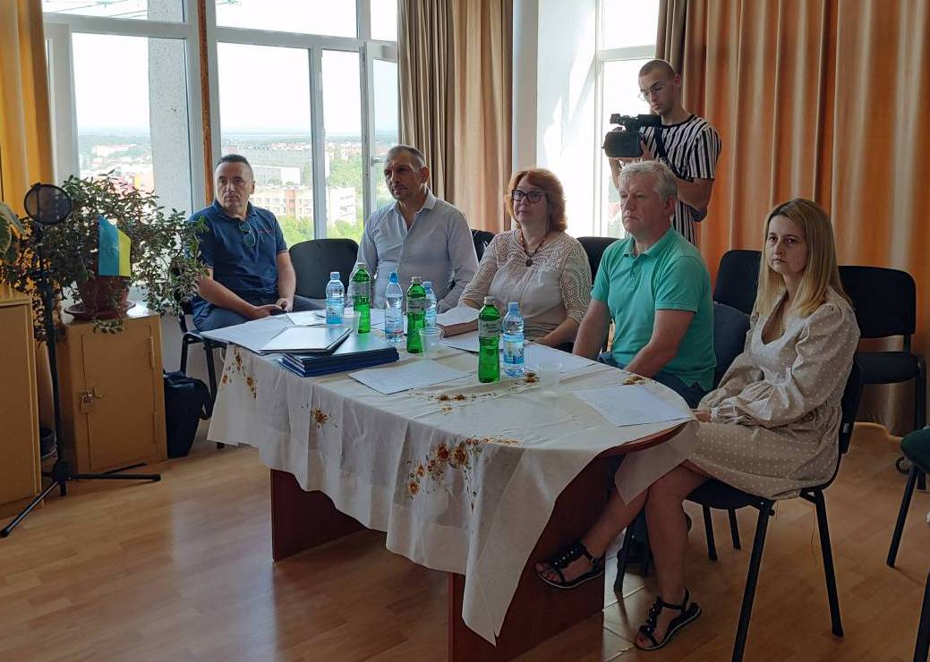 Бакалавр – done! Випускники-медійники захистили дипломні роботи й оновили айдентику кафедри журналістики