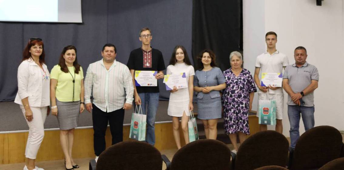 На ФІМВ нагородили переможців конкурсу есе «Вступ України до ЄС: для чого потрібно країні та мені?»