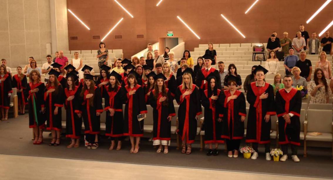 Бакалаврат позаду – випускники факультету історії та міжнародних відносин із дипломами