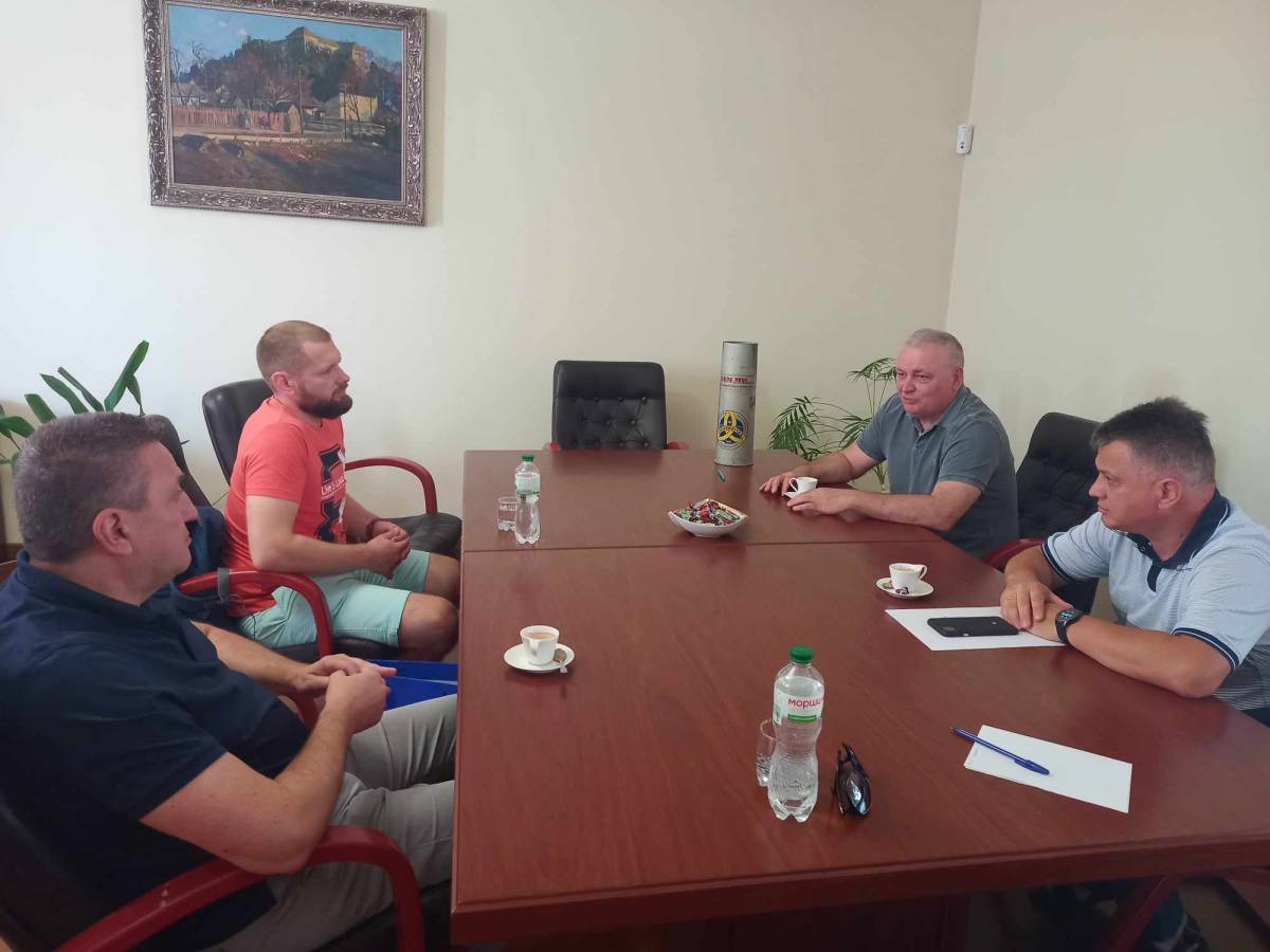 Ужгородський університет отримав подарунок від бійців 128-ї бригади
