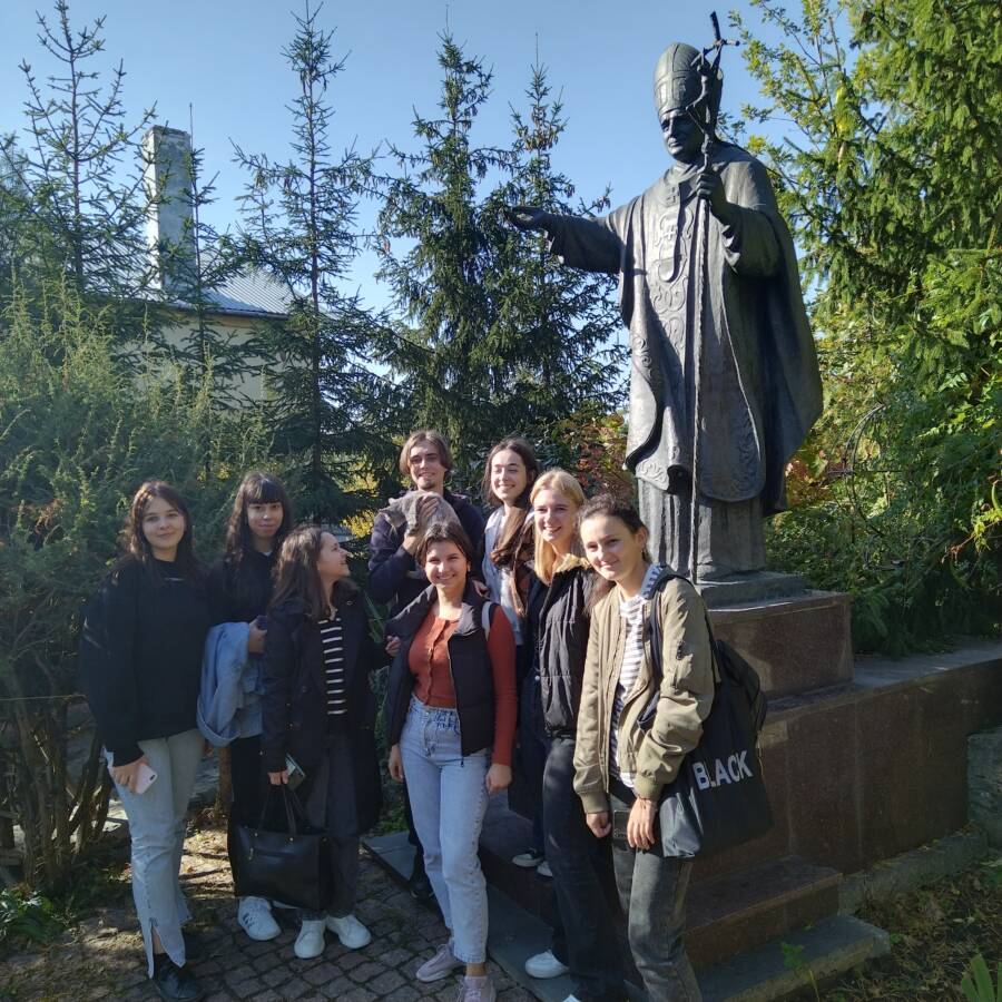 Першокурсники ФІМВ колективно активували студентські квитки поїздкою до Кам’янця-Подільського