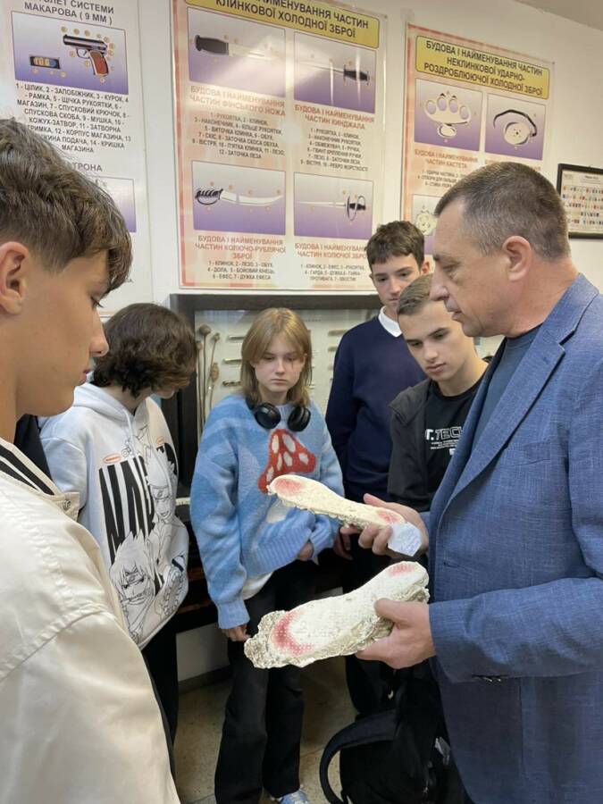 Учні Ужгородського наукового ліцею мали екскурсію до криміналістичного класу УжНУ
