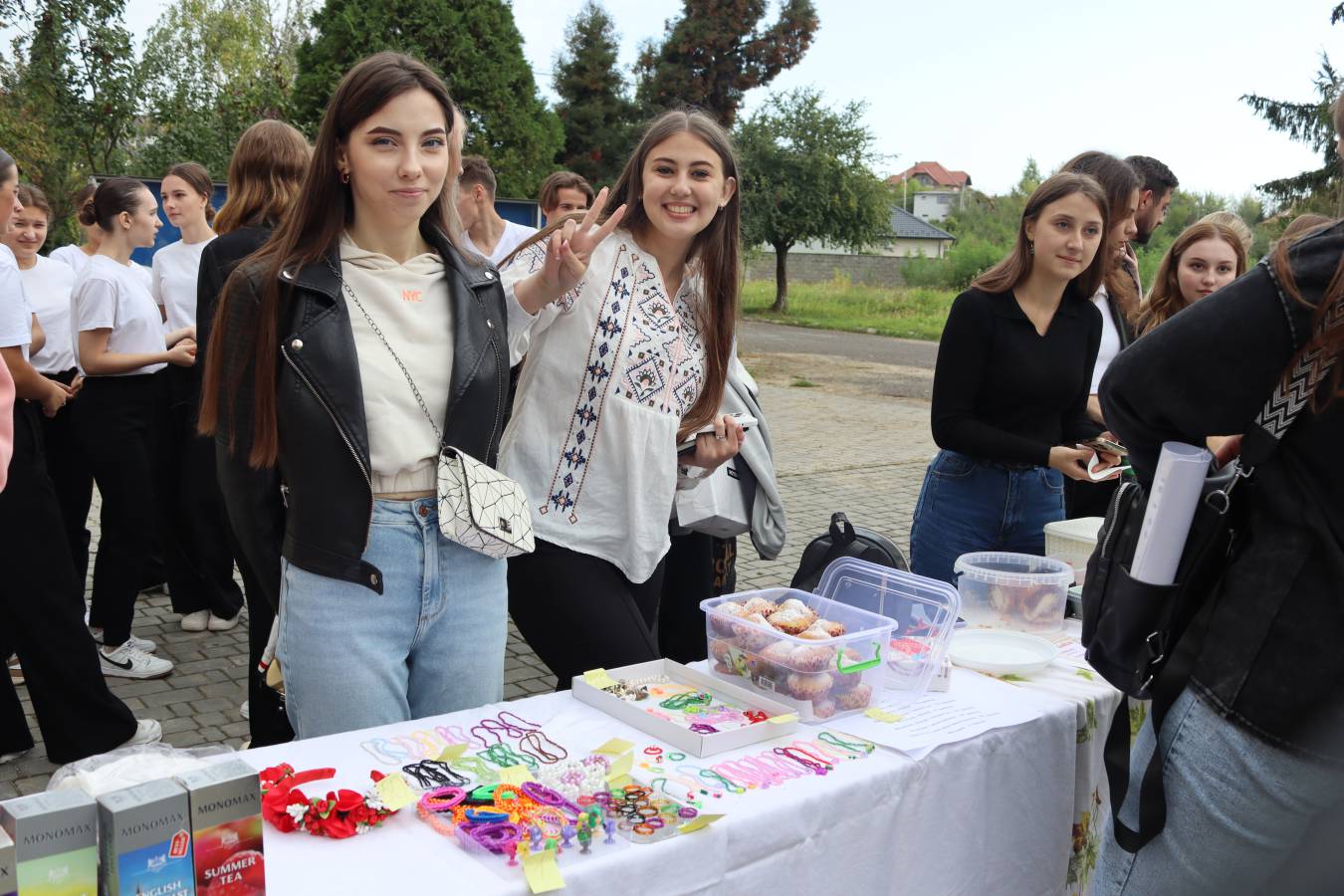 Понад 22 тисячі гривень для ЗСУ зібрали філфаківці на благодійному ярмарку
