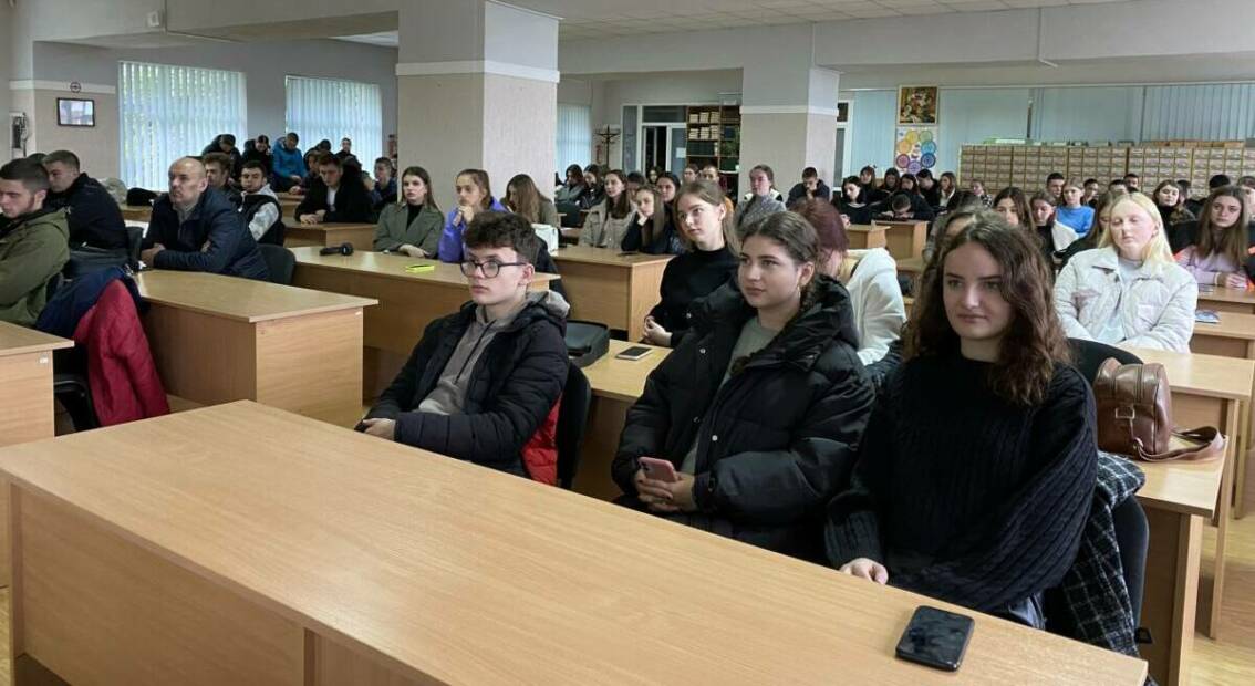 Студенти-економісти дізнавалися про бюджет Закарпаття від заступника голови ОВА