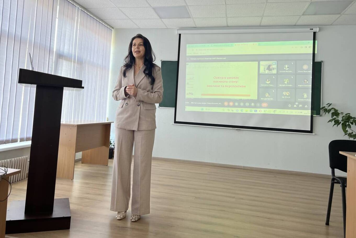 Студентам-філологам гостьову лекцію прочитала заслужена вчителька України