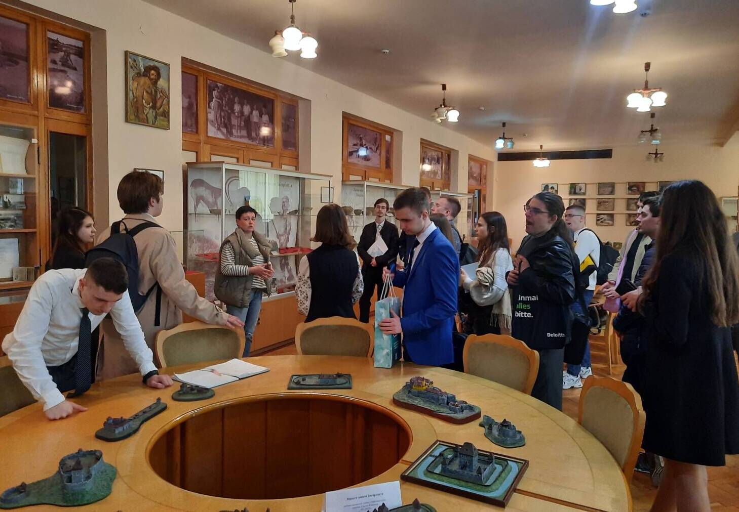 На міжнародній конференції в УжНУ молодь обговорювала взаємодію та спільні безпекові виклики України й НАТО