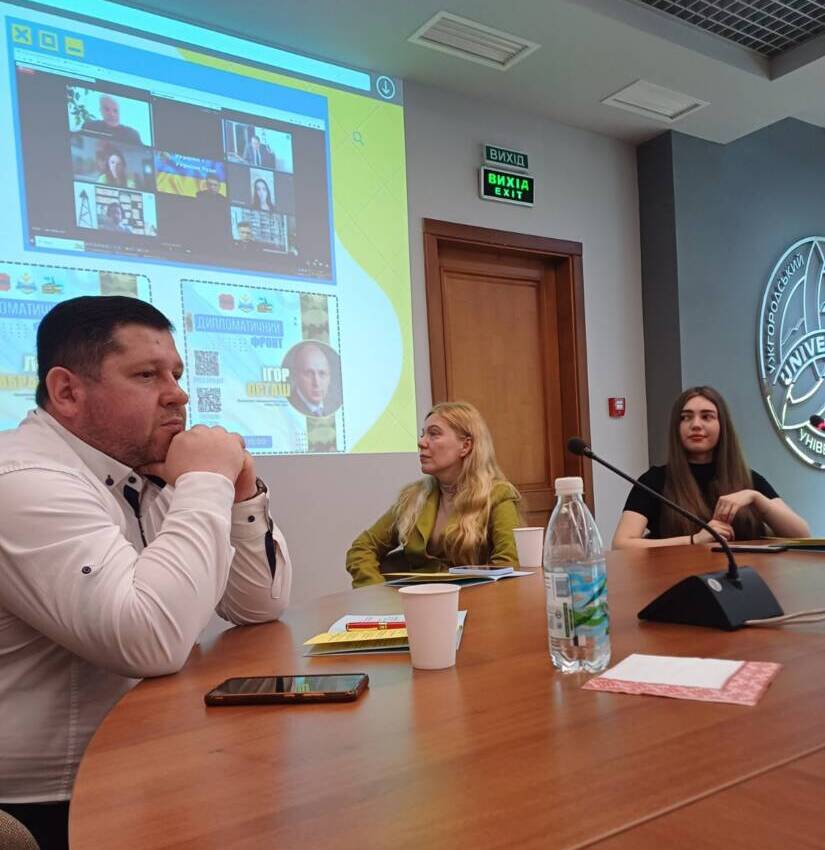 На міжнародній конференції в УжНУ молодь обговорювала взаємодію та спільні безпекові виклики України й НАТО