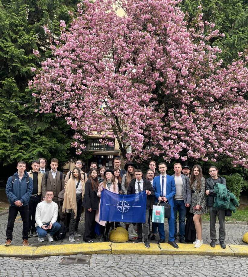 На міжнародній конференції в УжНУ молодь обговорювала взаємодію та спільні безпекові виклики України й НАТО