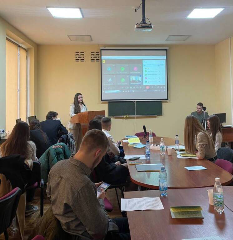 На міжнародній конференції в УжНУ молодь обговорювала взаємодію та спільні безпекові виклики України й НАТО