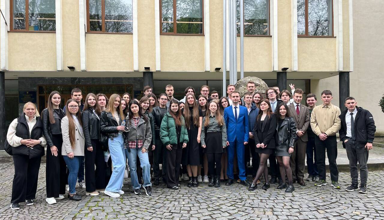 На міжнародній конференції в УжНУ молодь обговорювала взаємодію та спільні безпекові виклики України й НАТО