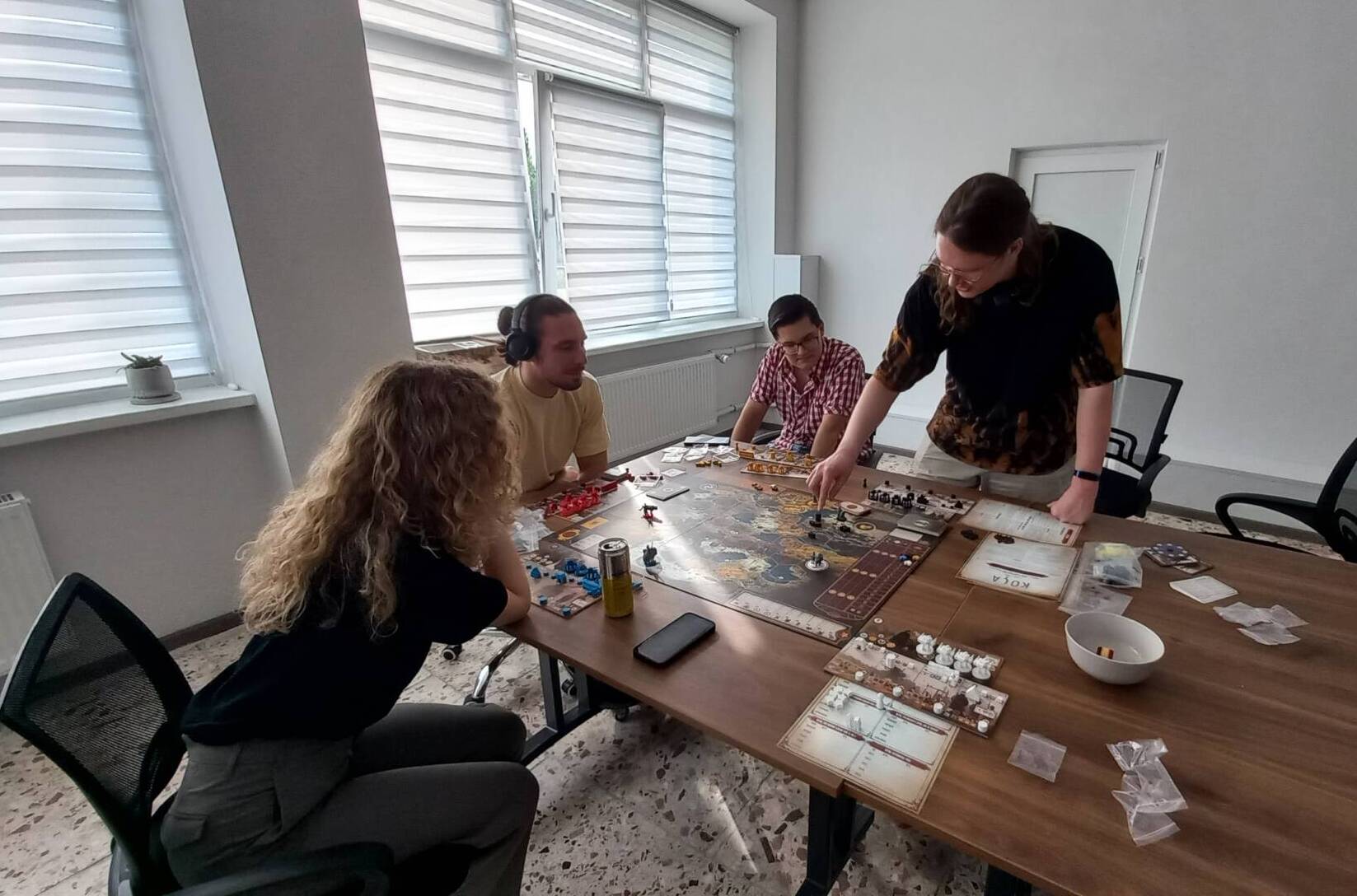 Настільні ігри в УжНУ: познайомитися, пограти, здружитися