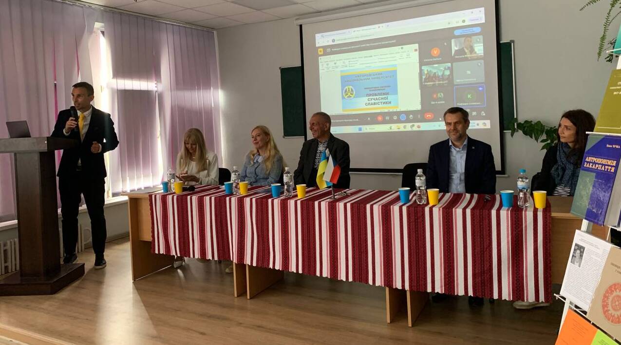 Філологічні річниці: в УжНУ відбулася Міжнародна наукова конференція «Проблеми сучасної славістики», приурочена двом ювілеям