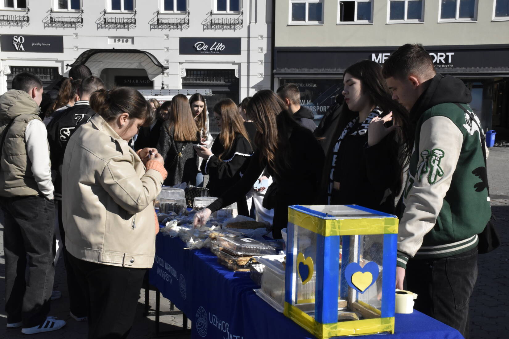 До Дня народження свого вишу ужнівці влаштували благодійний ярмарок на підтримку ЗСУ