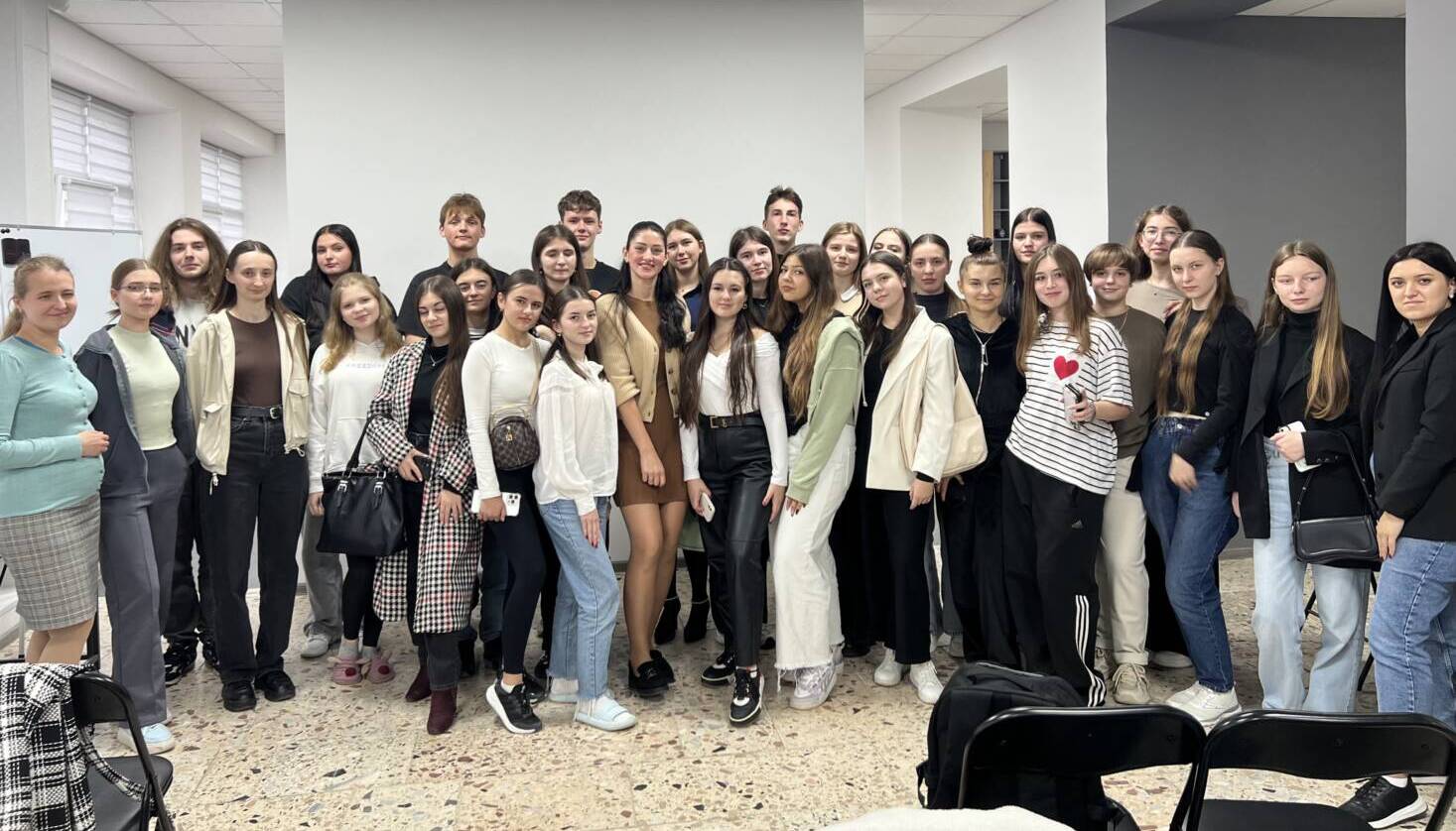 Першокурсники-психологи пройшли антистрес-тренінг від Центру інновацій та розвитку УжНУ