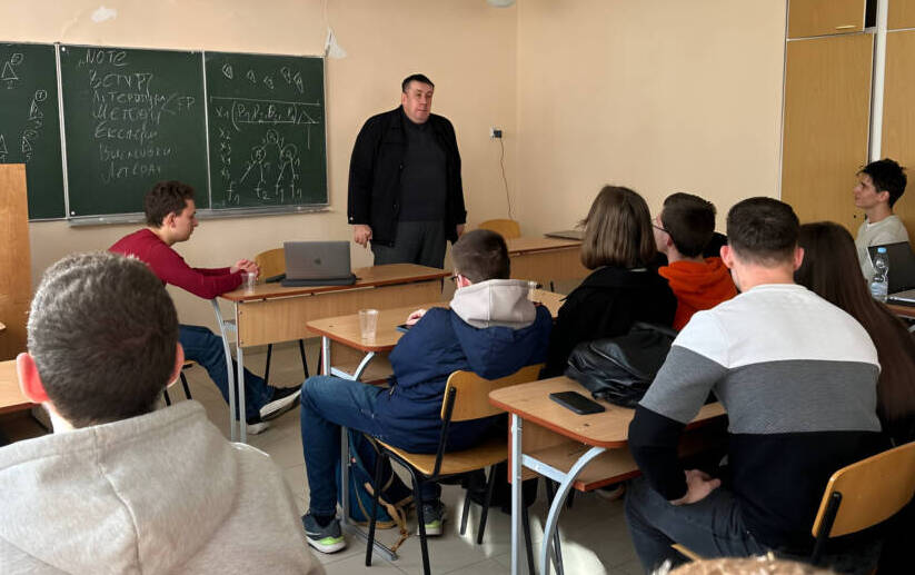 Декан ФІТ ділився досвідом написання наукових досліджень з учасниками студентського наукового товариства факультету