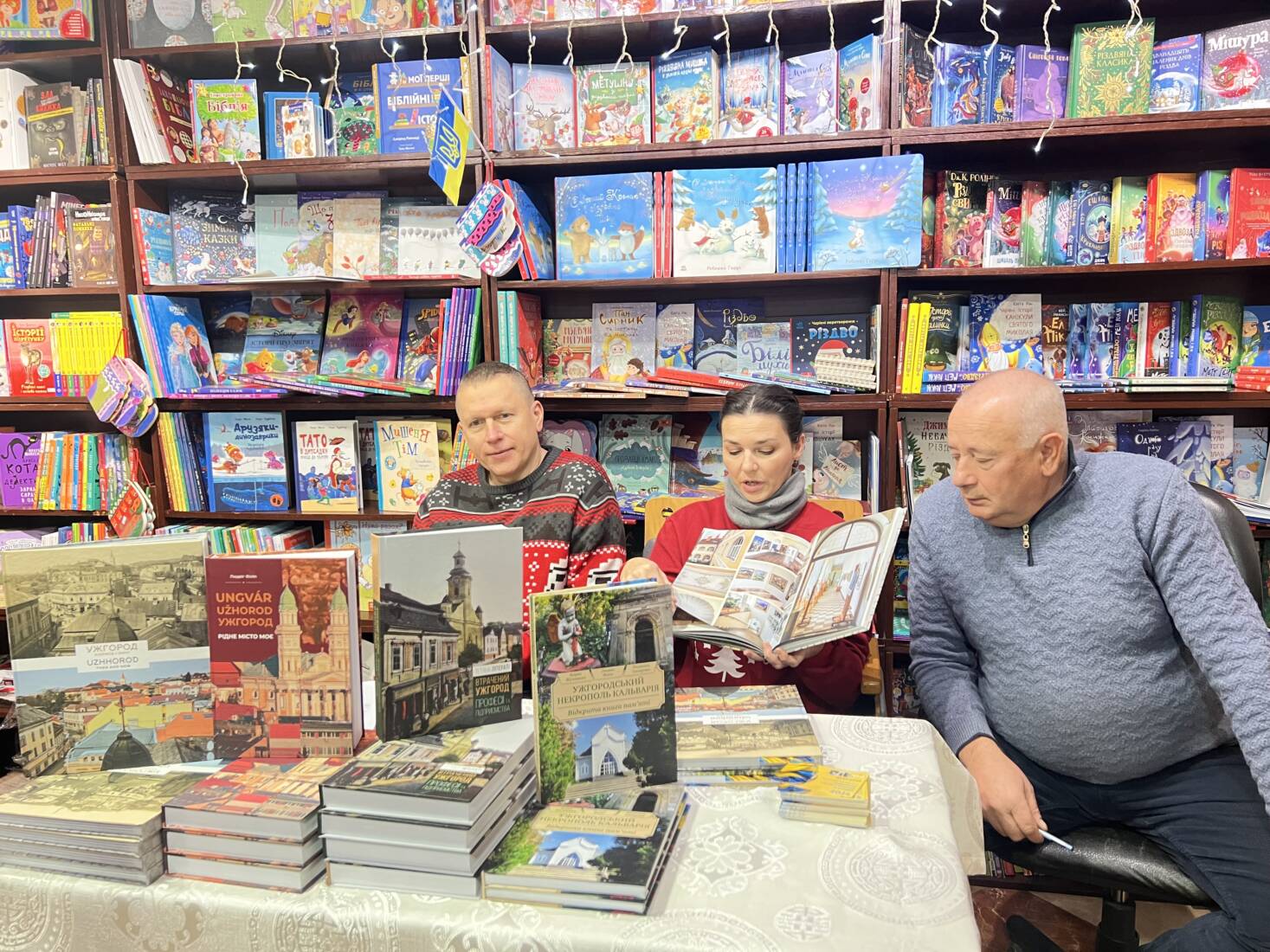 Тетяна Літераті, Сергій Денисенко та Борис Жулканич презентували «Ужгород колись і нині» в рамках акції «Письменник за прилавком»