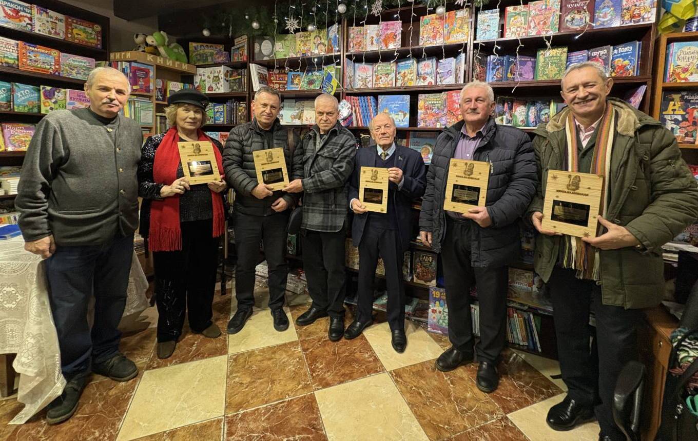 Письменник за прилавком Юрій Туряниця розповідав про життя Підкарпатської Русі у Чехословацький період