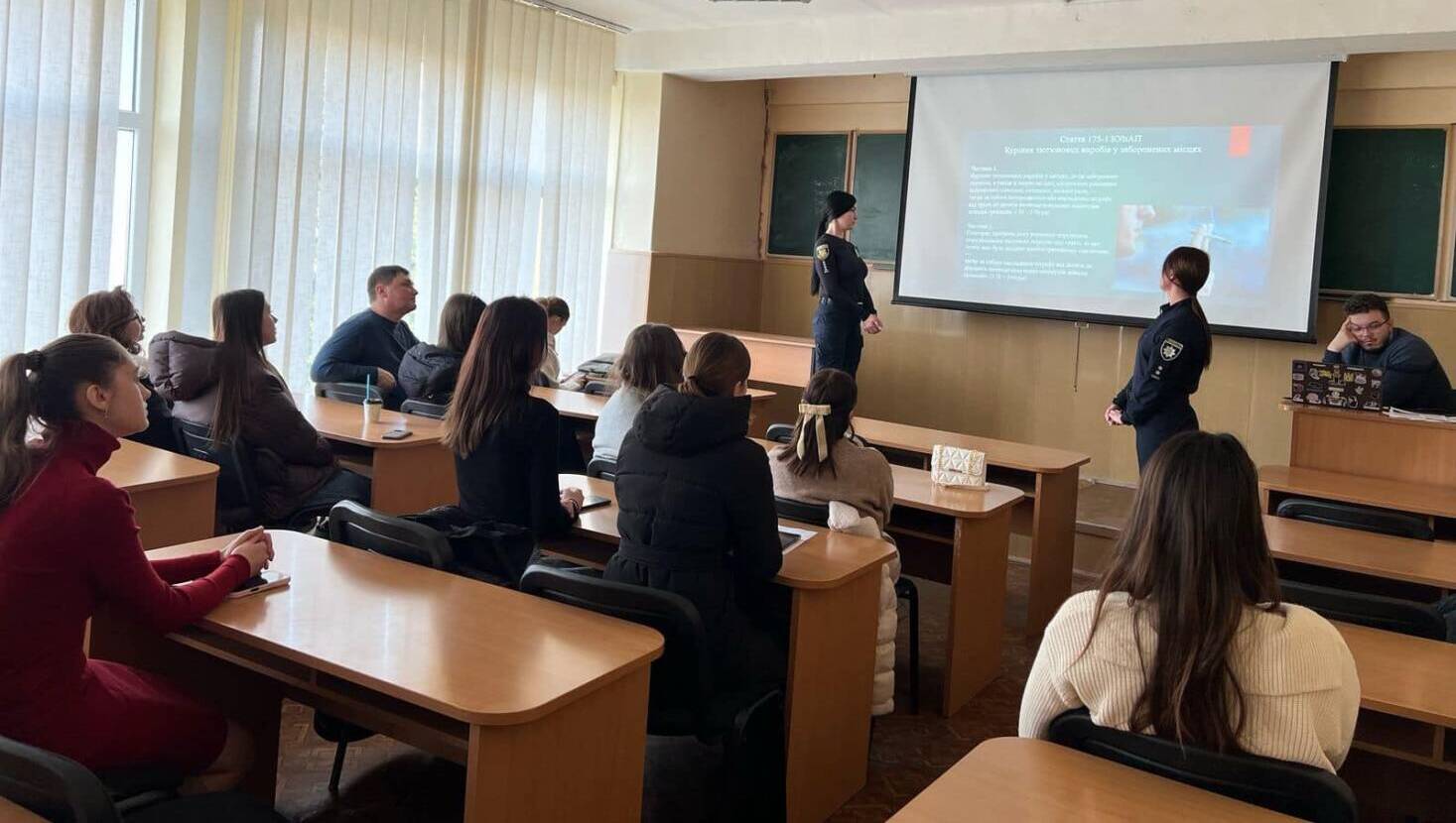 Студенти ФМЦТ поговорили з патрульними про відповідальність за порушення громадської безпеки та диверсію