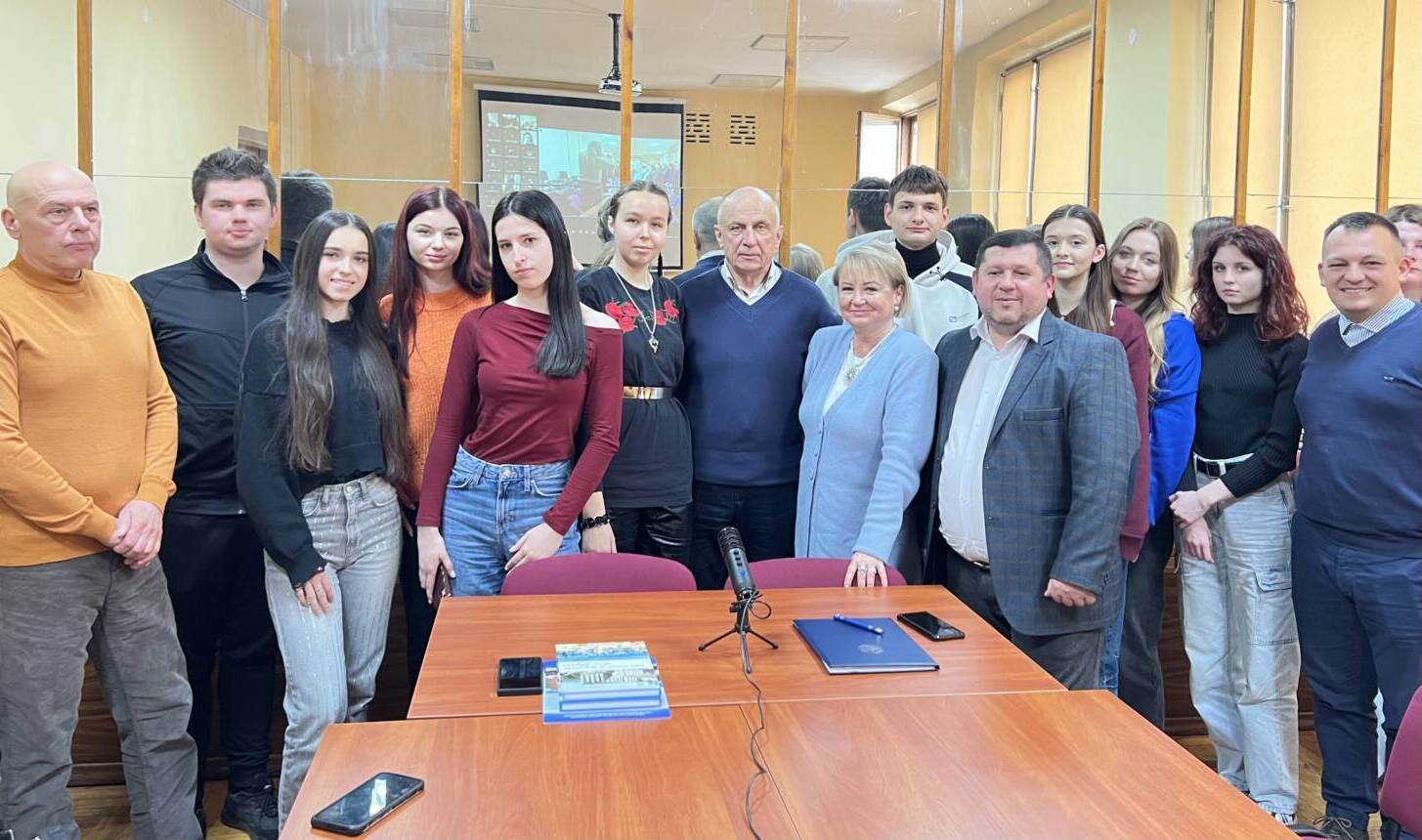 Першокурсники ФІМВ зустрілися з експослом України в Республіці Кіпр Борисом Гуменюком